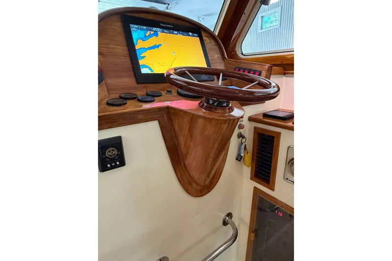 Slide: The Image of Hinckley Yachts Picnic Boat 36 EP 2002 - 44