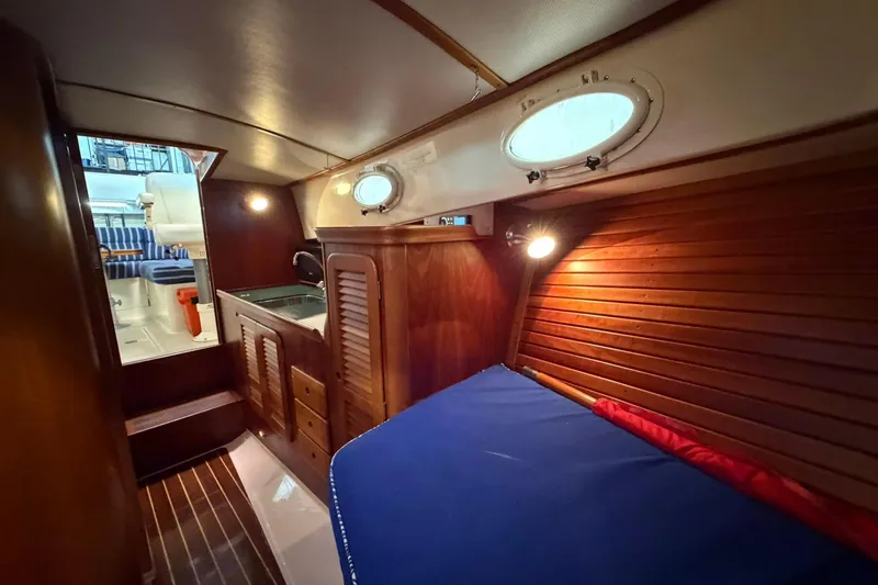 Slide: The Image of Hinckley Yachts Picnic Boat 36 EP 2002 - 62