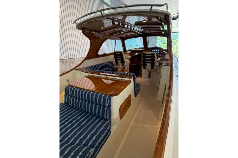 Slide: The Image of Hinckley Yachts Picnic Boat 36 EP 2002 - 23