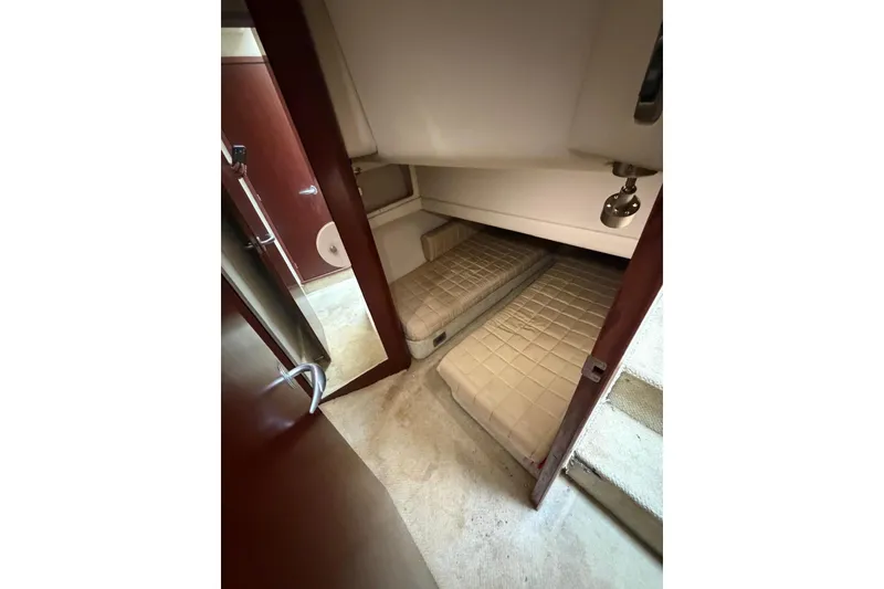 Slide: The Image of Sea Ray 480 Motor Yacht 2004 - 34