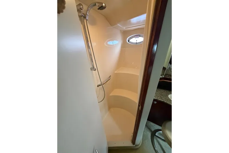 Slide: The Image of Sea Ray 480 Motor Yacht 2004 - 38