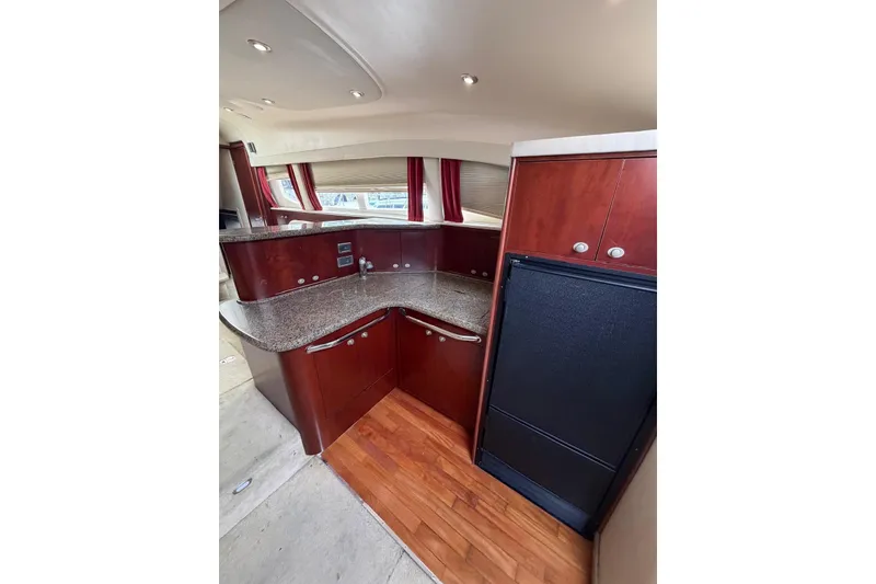 Slide: The Image of Sea Ray 480 Motor Yacht 2004 - 29