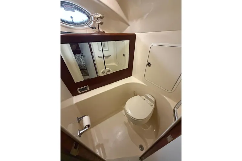 Slide: The Image of Sea Ray 480 Motor Yacht 2004 - 37