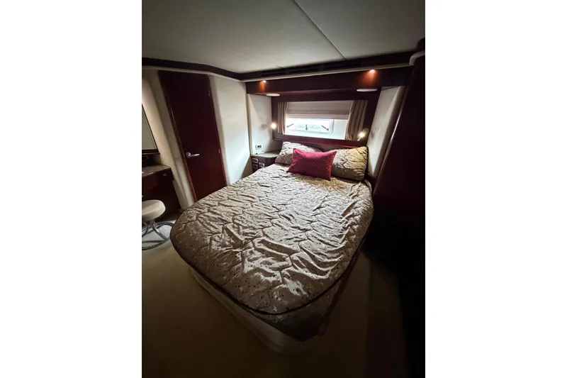 Slide: The Image of Sea Ray 480 Motor Yacht 2004 - 31