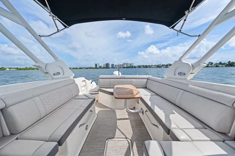Slide: The Image of SEA RAY Deck Boat 2023 - 15