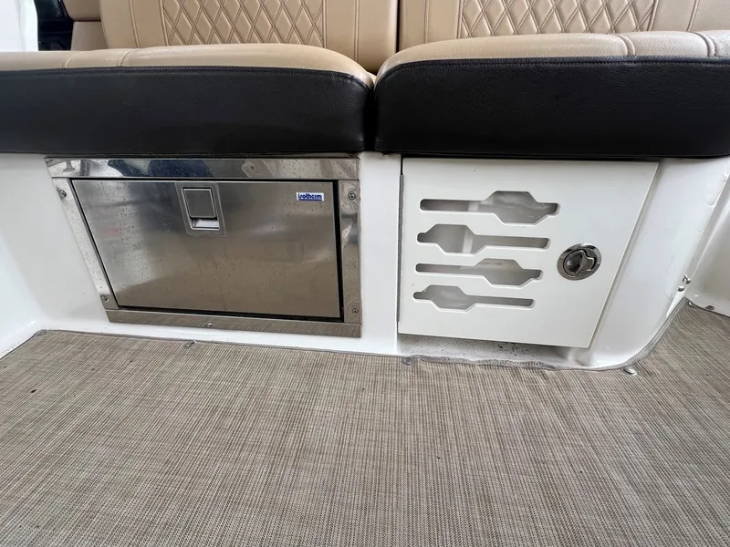 Slide: The Image of SEA RAY 280 SLX 2020 - 34