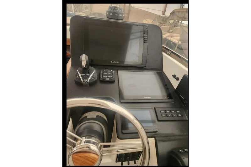 Slide: The Image of Interceptor 40 1998 - 13