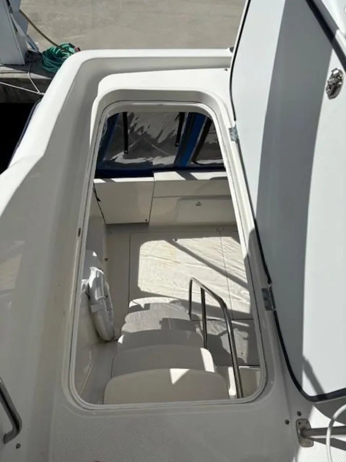 Slide: The Image of MERIDIAN Sedan Bridge 341 2004 - 33