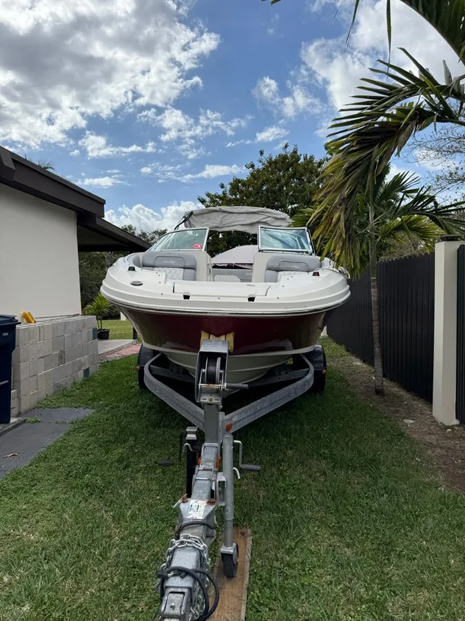 Slide: The Image of SEA RAY 220 Sundeck 2010 - 1