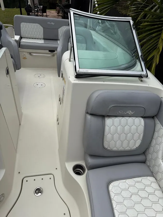 Slide: The Image of SEA RAY 220 Sundeck 2010 - 10