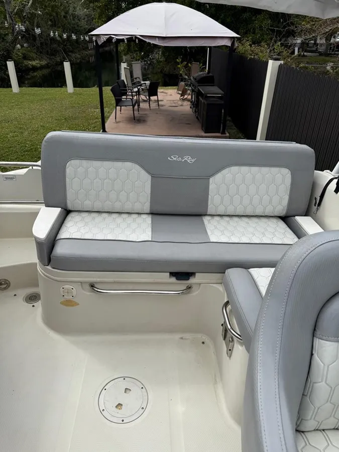 Slide: The Image of SEA RAY 220 Sundeck 2010 - 5