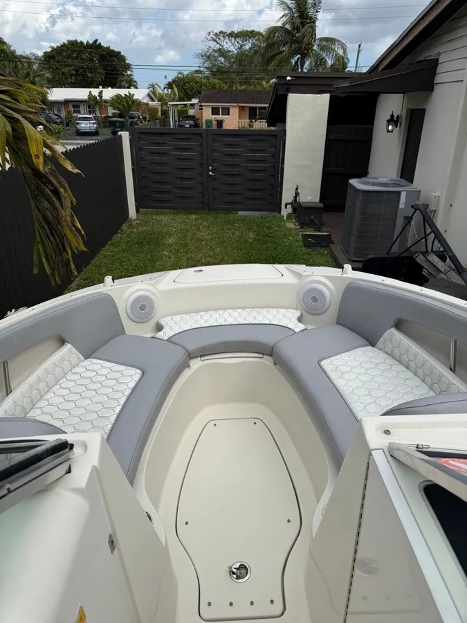 Slide: The Image of SEA RAY 220 Sundeck 2010 - 12