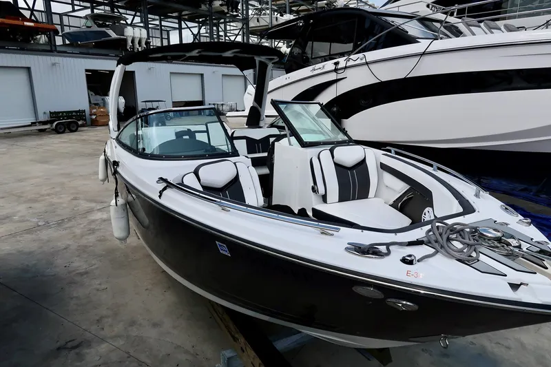 Slide: The Image of MONTEREY 275 Super Sport 2022 - 16