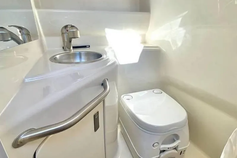 Slide: The Image of SEA RAY 240 Sundancer 2011 - 25