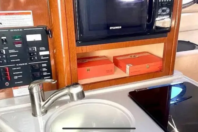 Slide: The Image of SEA RAY 240 Sundancer 2011 - 23