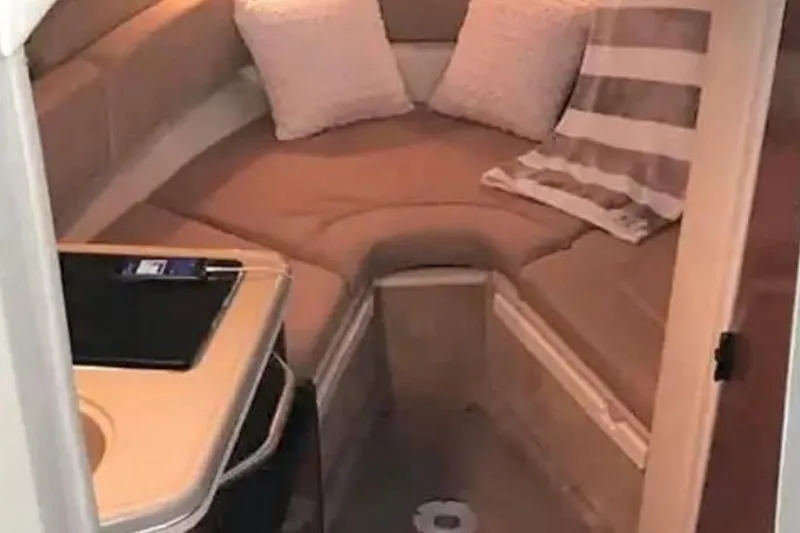 Slide: The Image of SEA RAY 240 Sundancer 2011 - 19