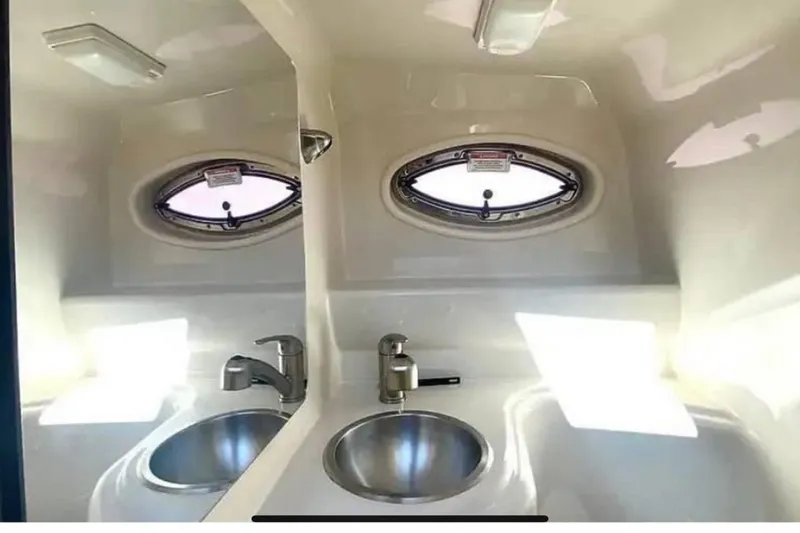 Slide: The Image of SEA RAY 240 Sundancer 2011 - 24