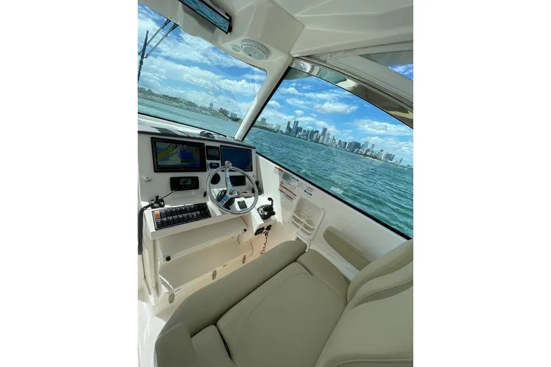 Slide: The Image of PURSUIT BOATS DC 325 Dual Console 2016 - 1