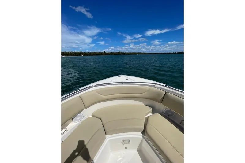 Slide: The Image of PURSUIT BOATS DC 325 Dual Console 2016 - 9