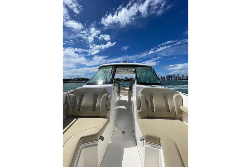 Slide: The Image of PURSUIT BOATS DC 325 Dual Console 2016 - 5