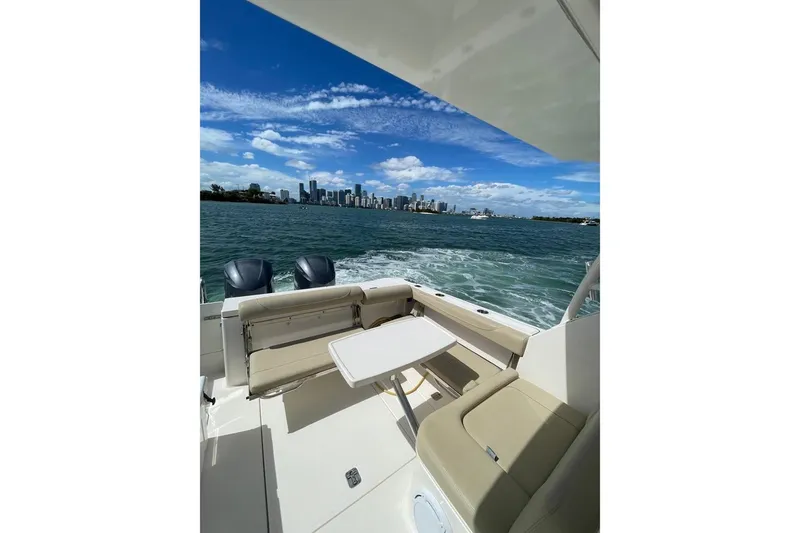 Slide: The Image of PURSUIT BOATS DC 325 Dual Console 2016 - 10