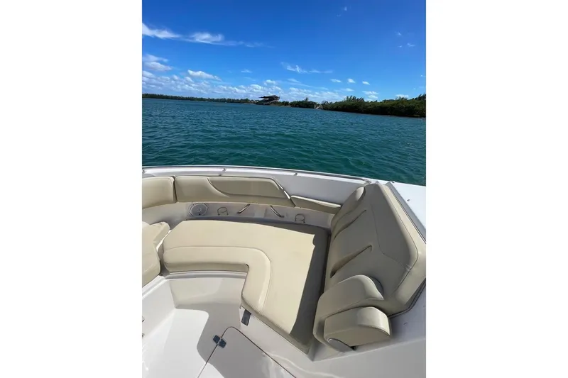 Slide: The Image of PURSUIT BOATS DC 325 Dual Console 2016 - 11