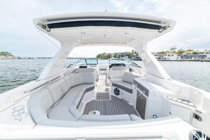 Slide: The Image of SEA RAY 2023 - 41