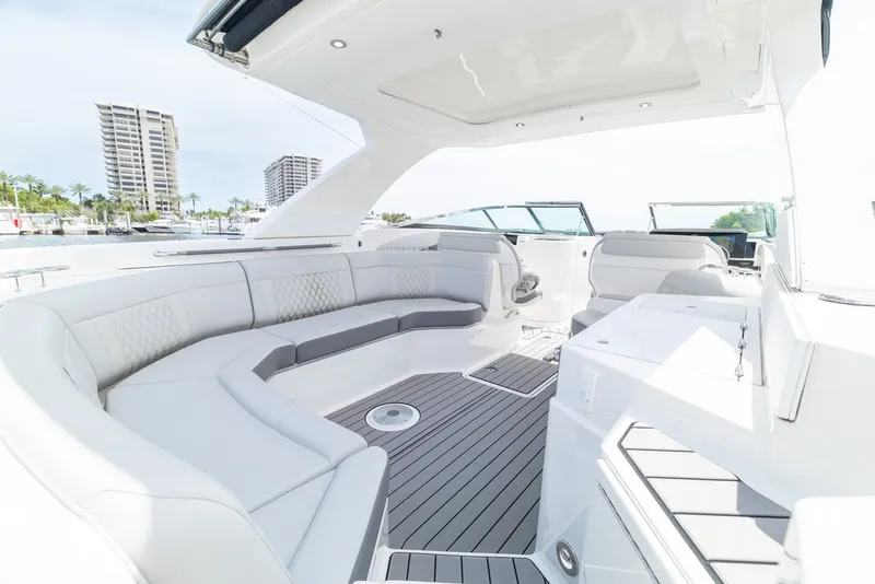 Slide: The Image of SEA RAY 2023 - 40