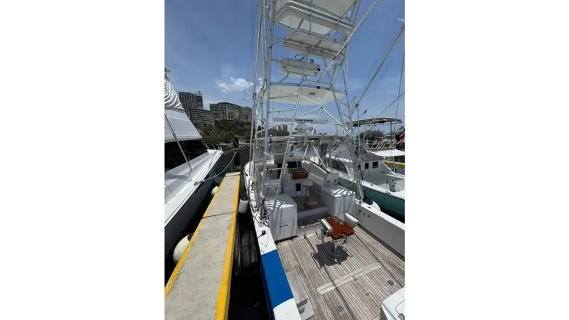 Slide: The Image of PREDATOR 35 Express 2001 - 4