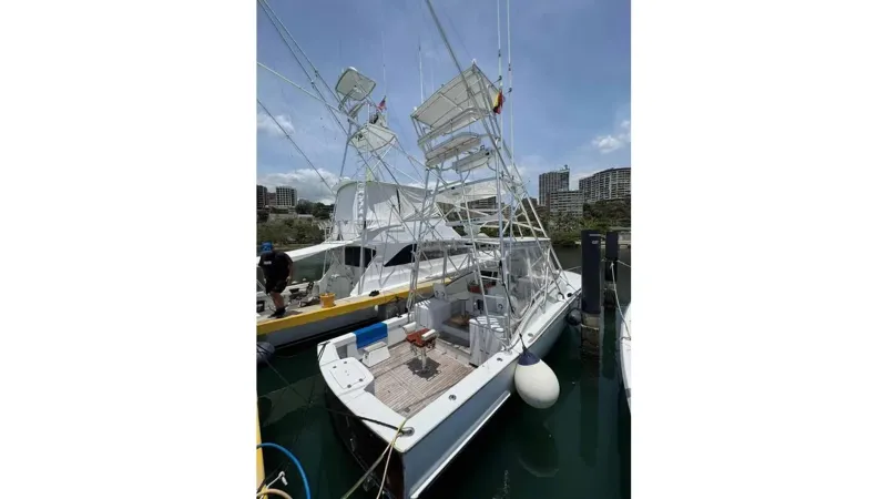 Slide: The Image of PREDATOR 35 Express 2001 - 1
