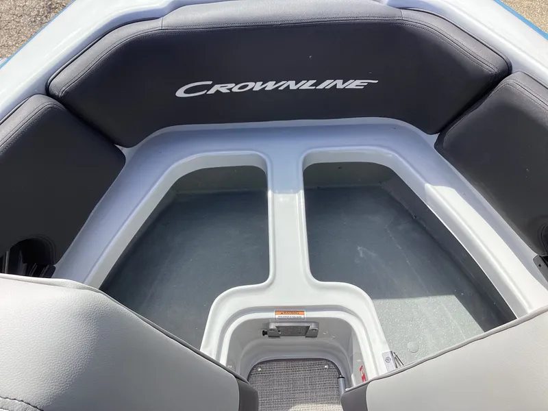 Slide: The Image of Crownline Boats 278 SS 2026 - 8