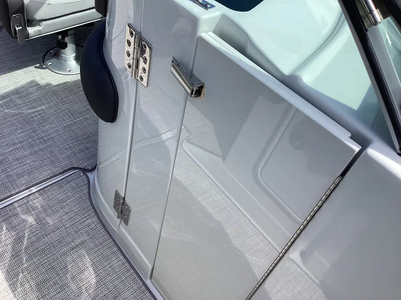 Slide: The Image of Crownline Boats 278 SS 2026 - 13