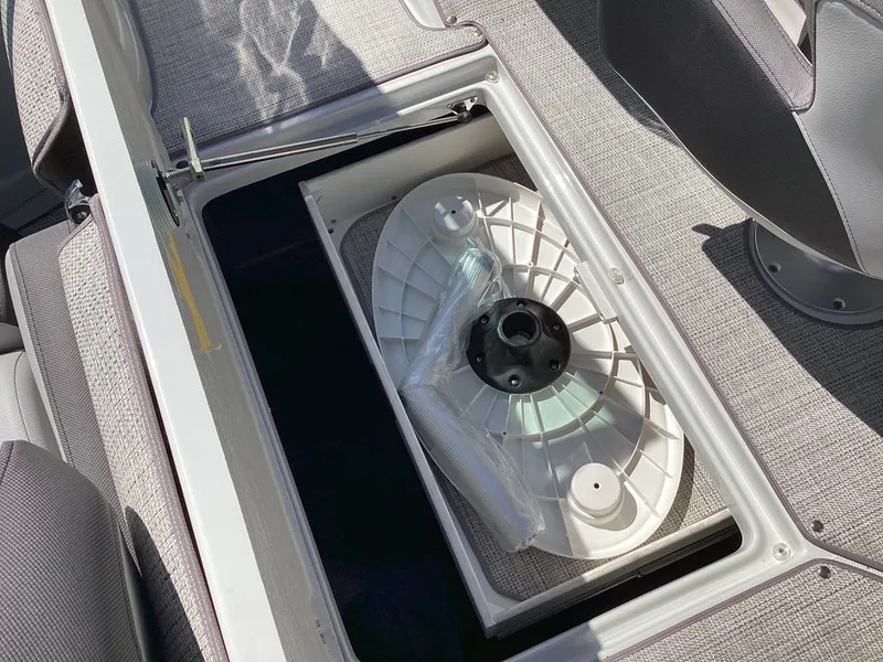 Slide: The Image of Crownline Boats 278 SS 2026 - 45