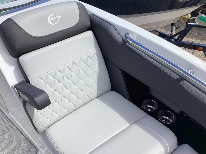 Slide: The Image of Crownline Boats 278 SS 2026 - 4