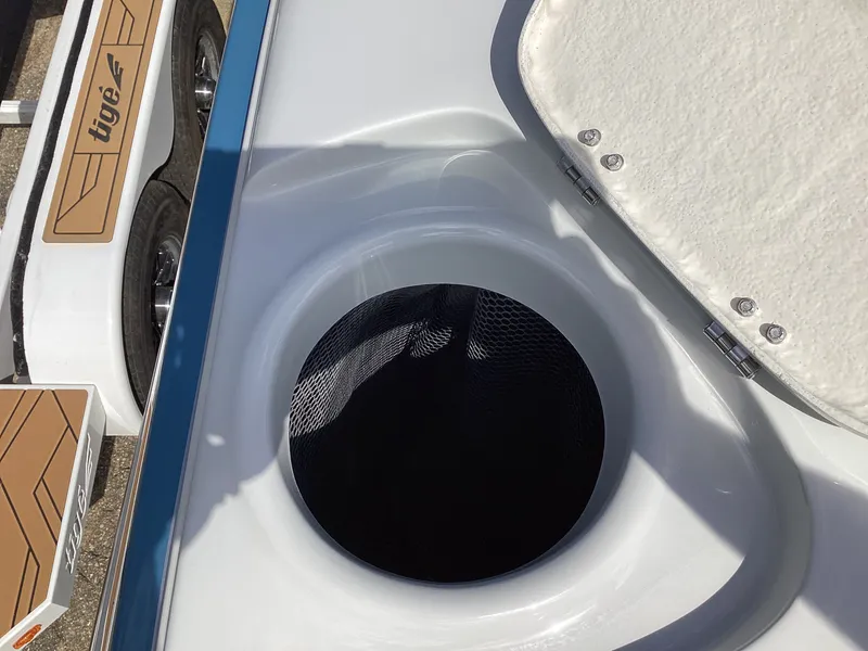 Slide: The Image of Crownline Boats 278 SS 2026 - 12