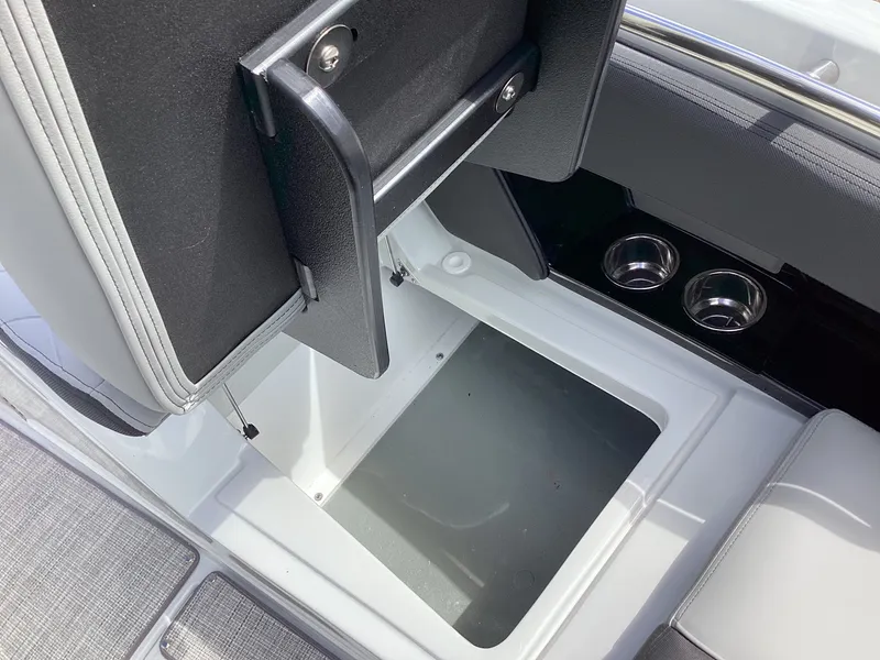 Slide: The Image of Crownline Boats 278 SS 2026 - 6