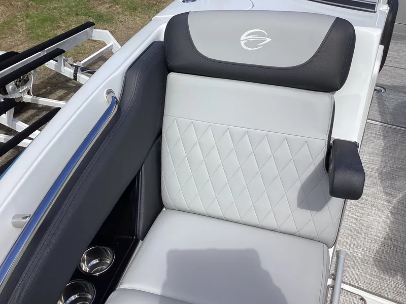 Slide: The Image of Crownline Boats 278 SS 2026 - 5