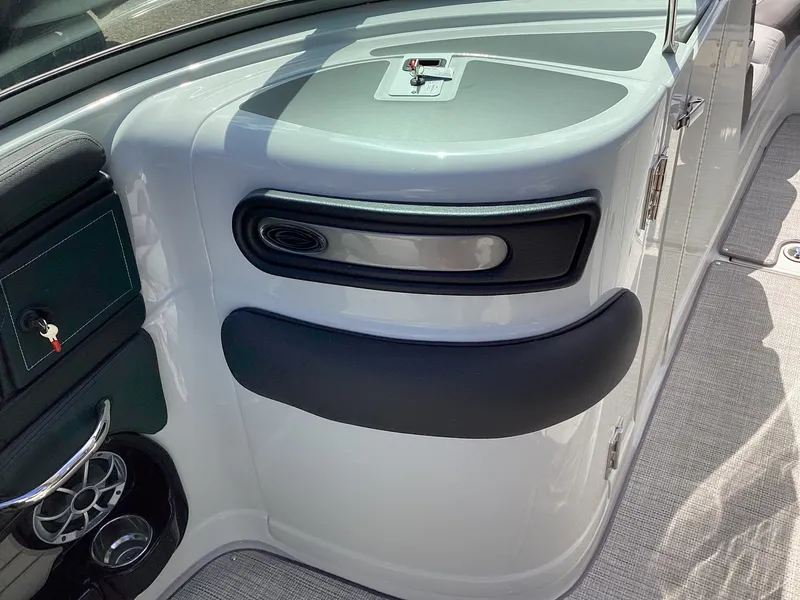 Slide: The Image of Crownline Boats 278 SS 2026 - 18