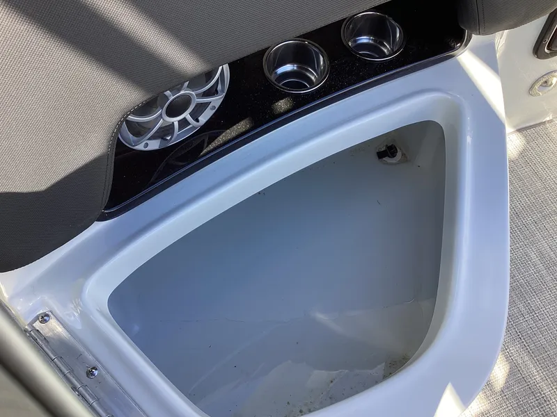 Slide: The Image of Crownline Boats 278 SS 2026 - 34