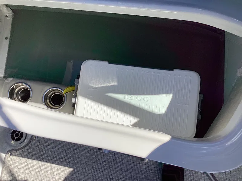 Slide: The Image of Crownline Boats 278 SS 2026 - 37