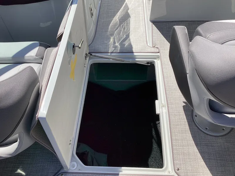 Slide: The Image of Crownline Boats 278 SS 2026 - 44