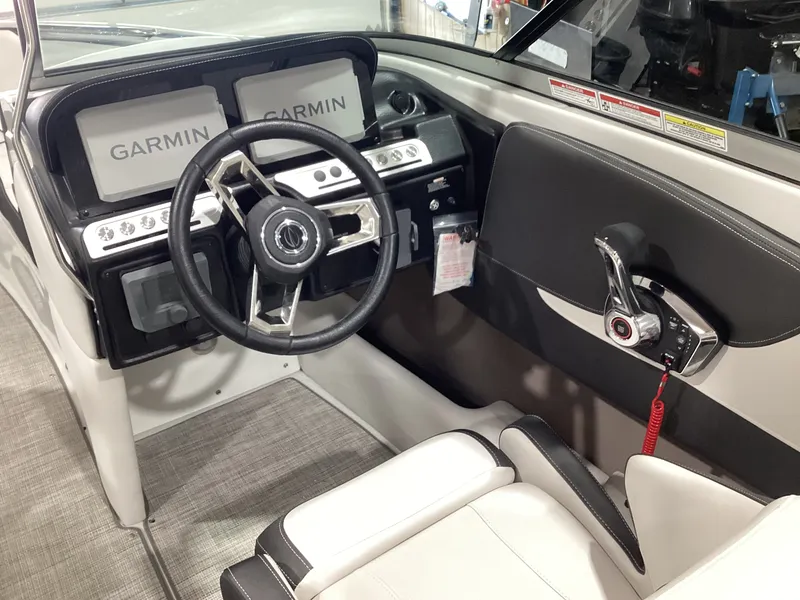 Slide: The Image of Crownline Boats 240 SS 2026 - 11