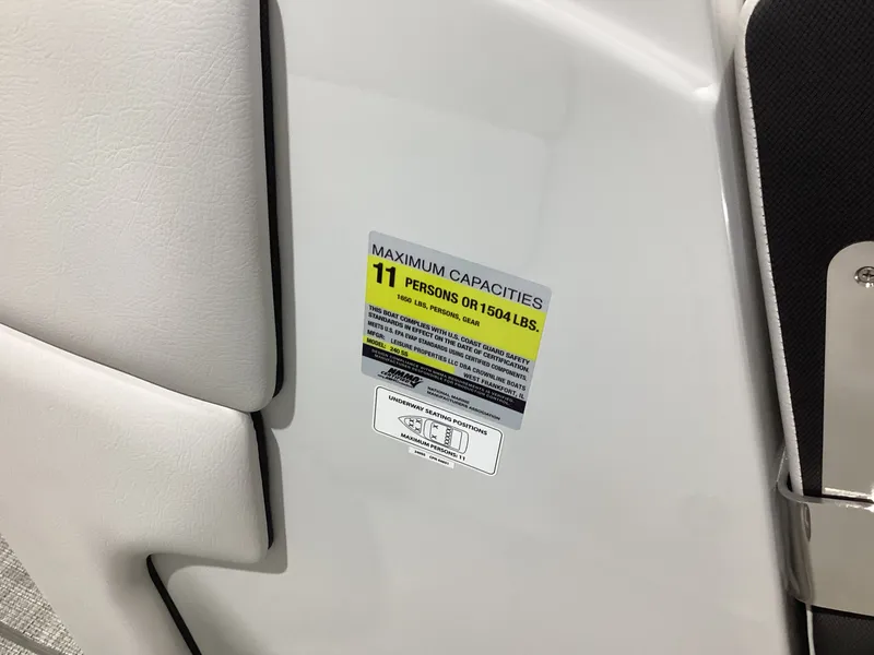 Slide: The Image of Crownline Boats 240 SS 2026 - 13