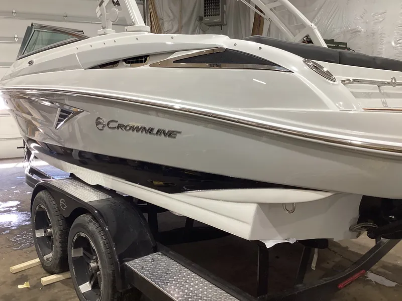 Slide: The Image of Crownline Boats 240 SS 2026 - 5
