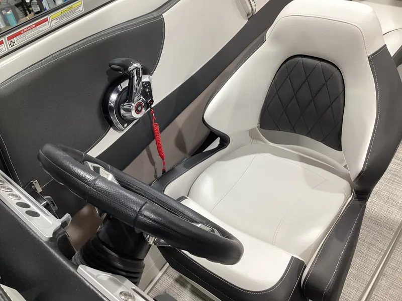 Slide: The Image of Crownline Boats 240 SS 2026 - 15