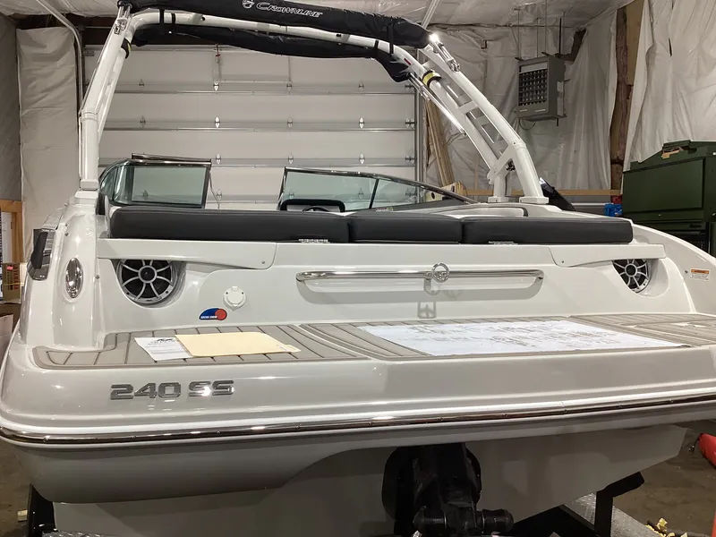 Slide: The Image of Crownline Boats 240 SS 2026 - 7