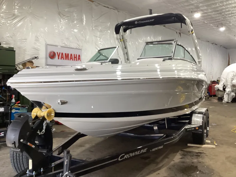 Slide: The Image of Crownline Boats 240 SS 2026 - 4