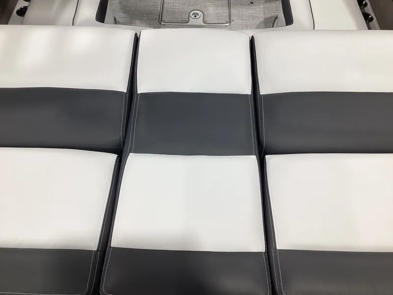 Slide: The Image of Crownline Boats 240 SS 2026 - 8