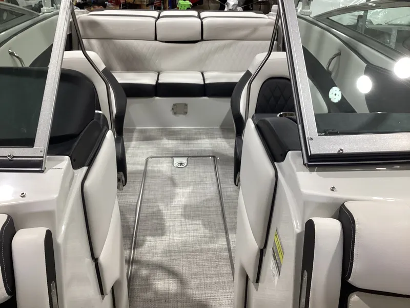 Slide: The Image of Crownline Boats 240 SS 2026 - 14