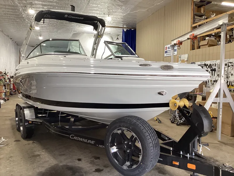 Slide: The Image of Crownline Boats 240 SS 2026 - 3